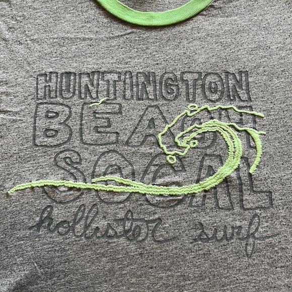 Hollister S T-Shirt - Picture 2 of 6